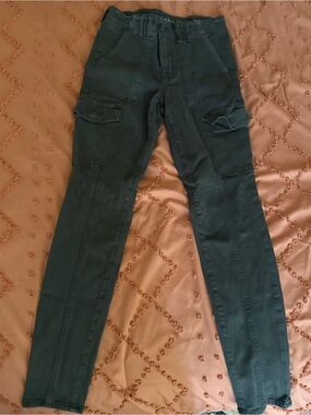 Woman’s American Eagle pants